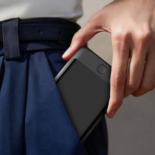 Lenyes PW0008D PD 20W 136 Dilde AI Destekli Çeviri Özellikli LED Ekranlı Ultra İnce Wireless Powerbank 15W 5000mAh